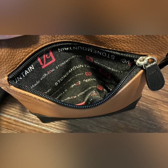 Stone Mountain USA, LLC crossbody bag. Bonus wristlet strap. Black & tan. - Picture 13 of 16